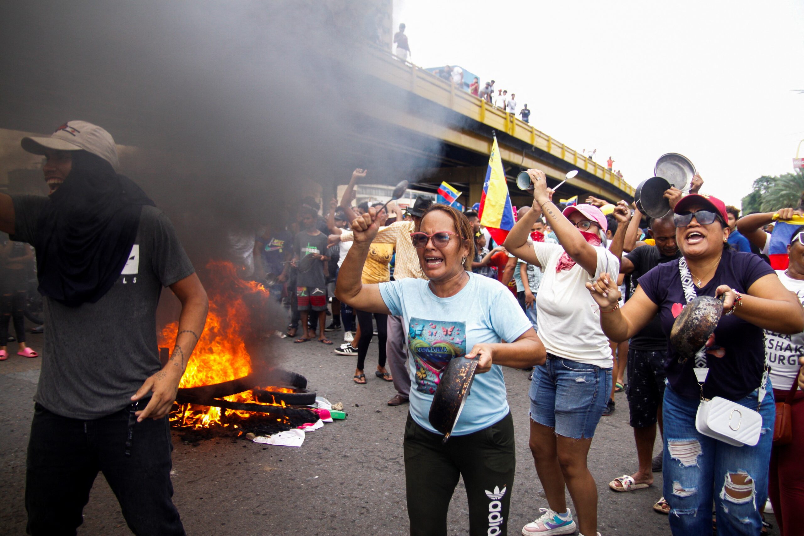 Após 2,4 mil prisões, Venezuela solta 956 detidos por protestos contra eleição de Maduro